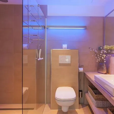 Blue Sky Apartment *