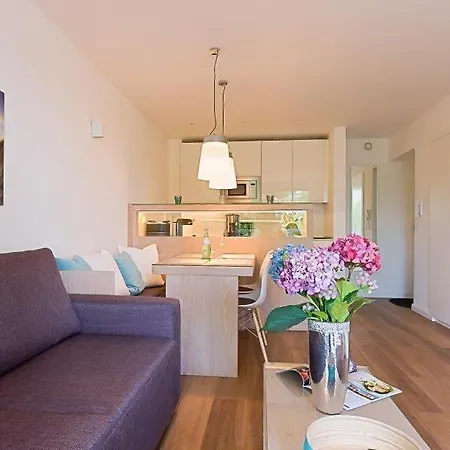 Blue Sky Apartment *